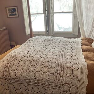 Vtg Handmade Cotton Crochet Tablecloth 63x108 Banquet Boho Wedding Backdrop Lace